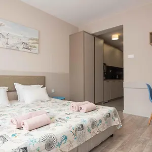 studio-bulair-1.sozopol-hotels.com/