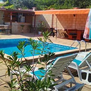 Otel Famili Barba Yani, Altın Kumlar